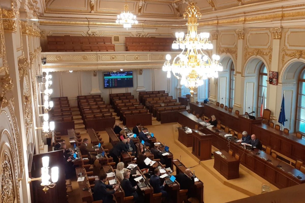 Třída 3. AJ v Poslanecké sněmovně ČR