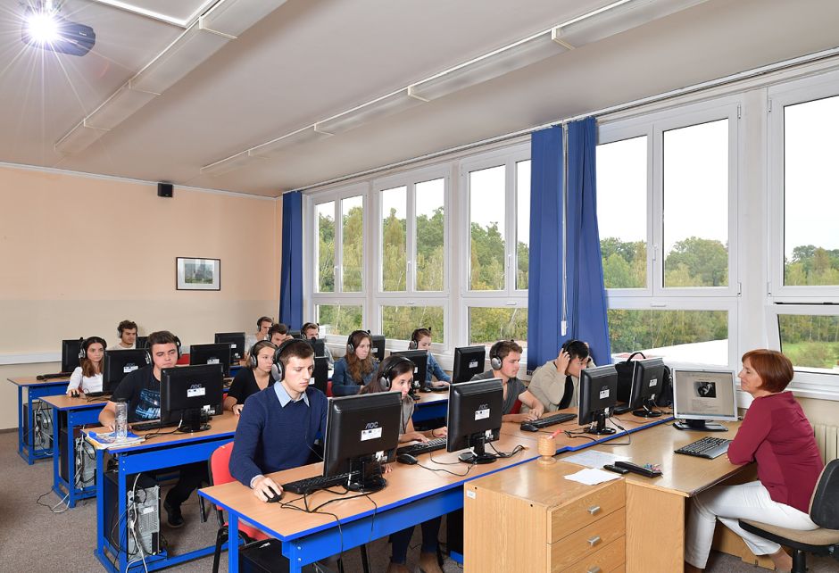 Prostory a život Gymnázia a SOŠ Rokycany