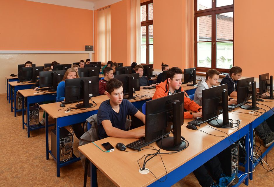 Prostory a život Gymnázia a SOŠ Rokycany